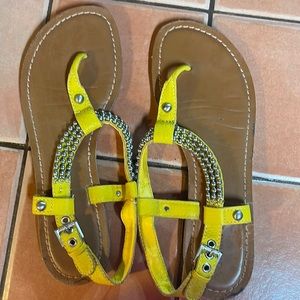 Gianni Bini size 8 1/2 yellow